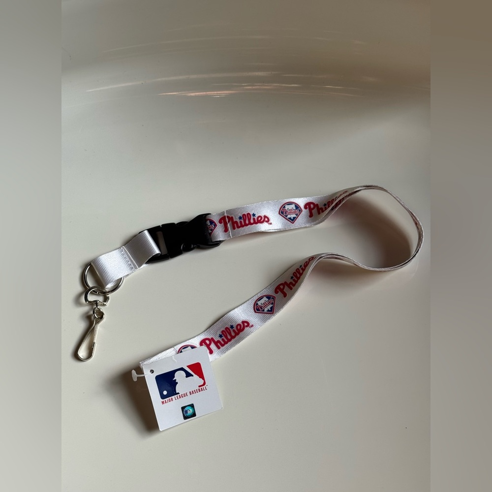 Philadelphia Phillies Classic White Lanyard w/ Phillies logo buckle release NWT!